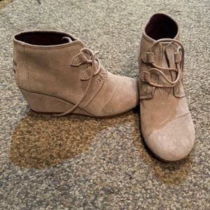 Tom’s wedges size 6.5